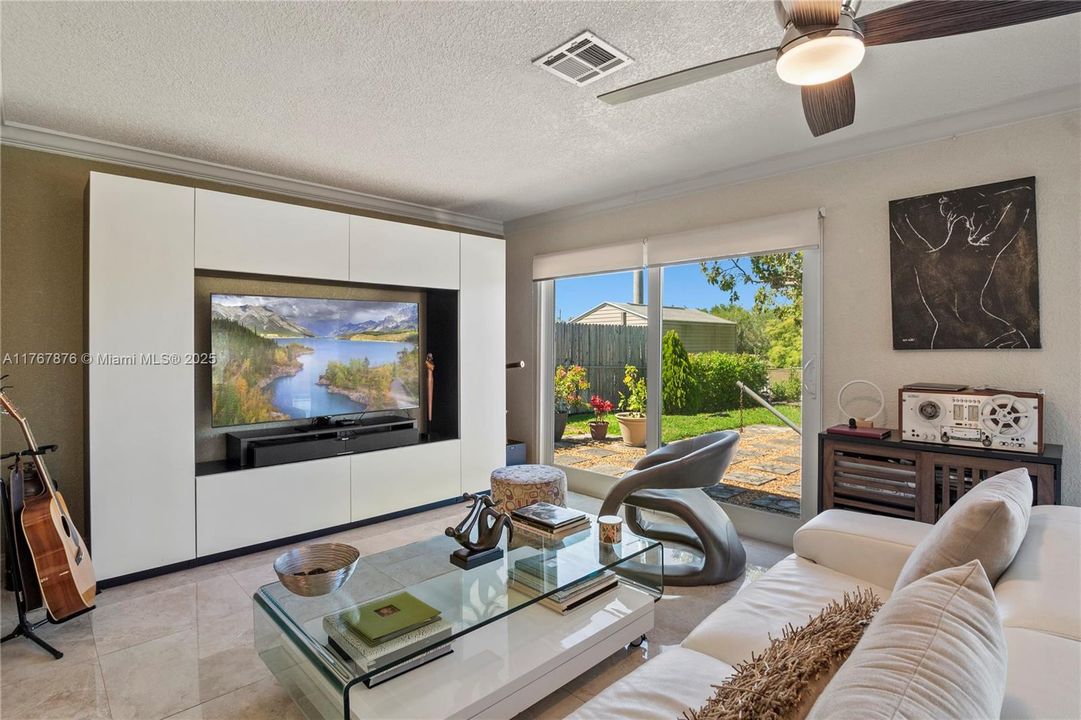 Recently Sold: $689,999 (3 beds, 2 baths, 1631 Square Feet)