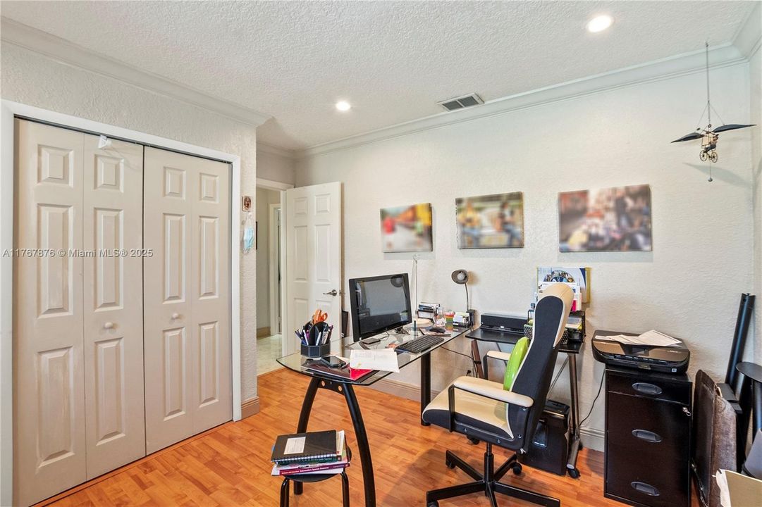 Recently Sold: $689,999 (3 beds, 2 baths, 1631 Square Feet)