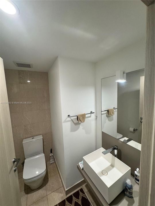 Recently Rented: $5,000 (1 beds, 1 baths, 826 Square Feet)