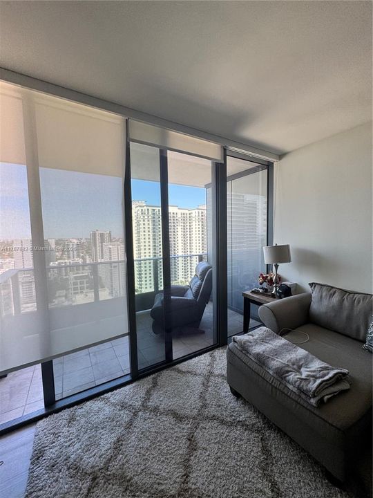 Recently Rented: $5,000 (1 beds, 1 baths, 826 Square Feet)