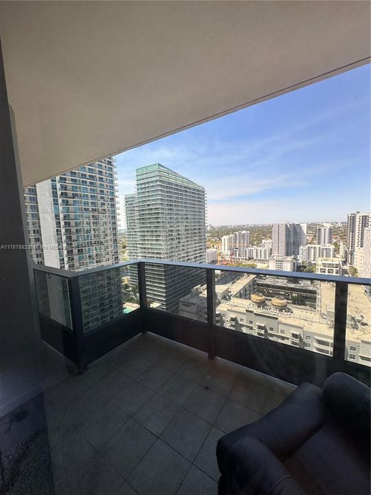 Recently Rented: $5,000 (1 beds, 1 baths, 826 Square Feet)