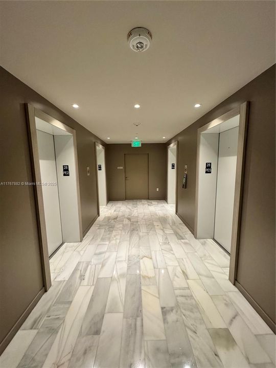 Recently Rented: $5,000 (1 beds, 1 baths, 826 Square Feet)