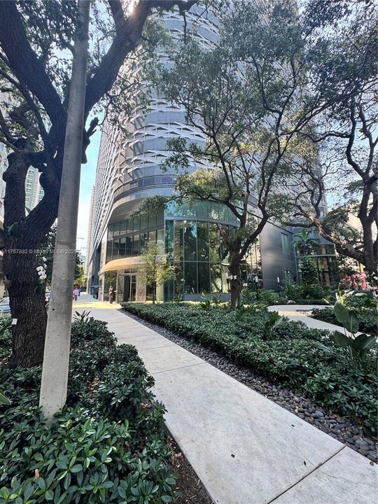 Recently Rented: $5,000 (1 beds, 1 baths, 826 Square Feet)