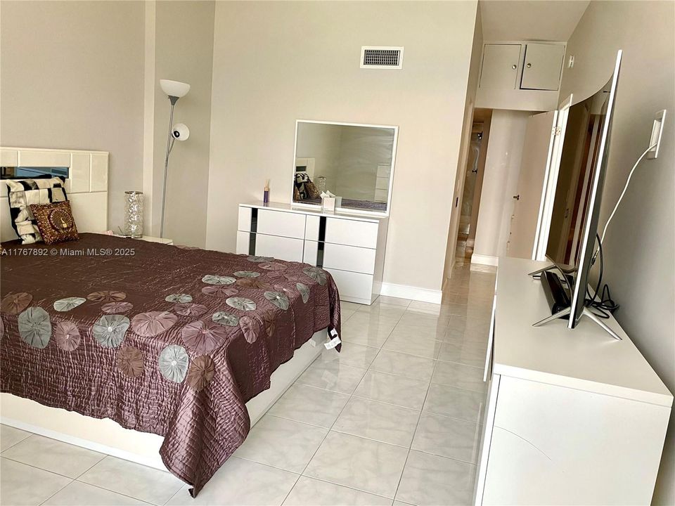 Recently Sold: $477,000 (2 beds, 2 baths, 1287 Square Feet)