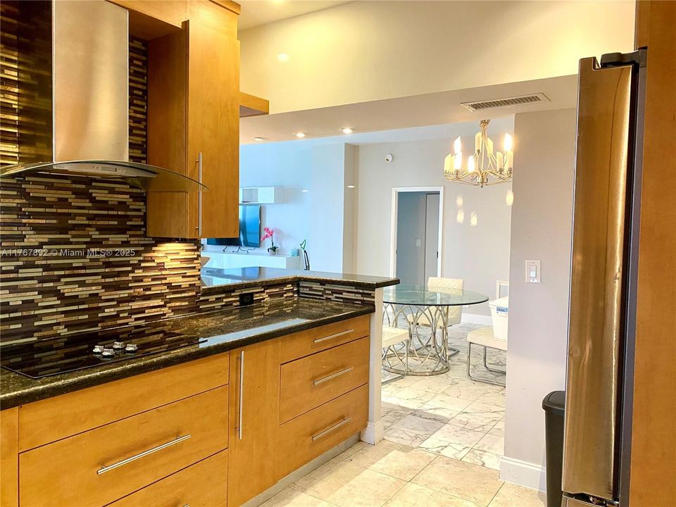 Recently Sold: $477,000 (2 beds, 2 baths, 1287 Square Feet)