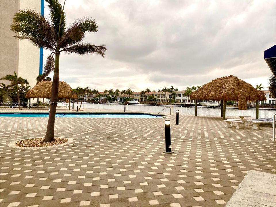 Recently Sold: $477,000 (2 beds, 2 baths, 1287 Square Feet)