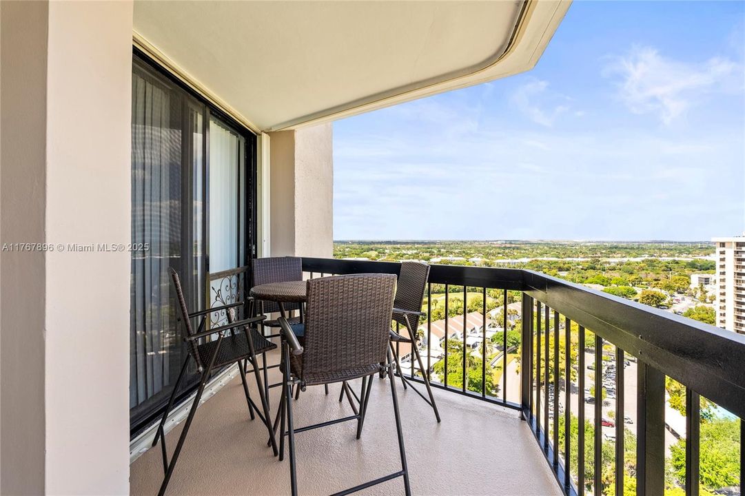 Недавно арендовано: $3,300 (2 спален, 2 ванн, 1294 Квадратных фут)