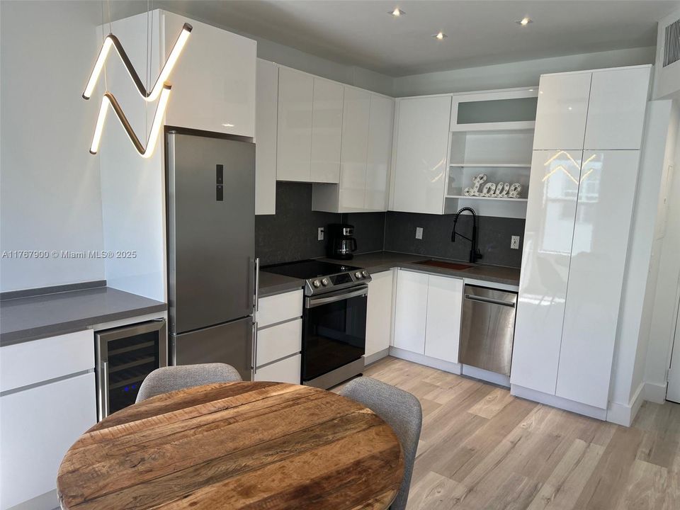 Недавно продано: $318,000 (1 спален, 1 ванн, 634 Квадратных фут)