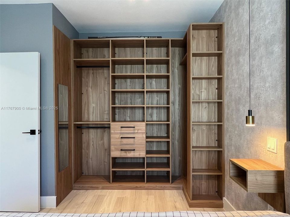 Недавно продано: $318,000 (1 спален, 1 ванн, 634 Квадратных фут)