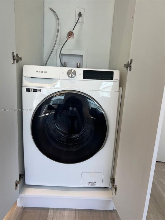 Недавно продано: $318,000 (1 спален, 1 ванн, 634 Квадратных фут)