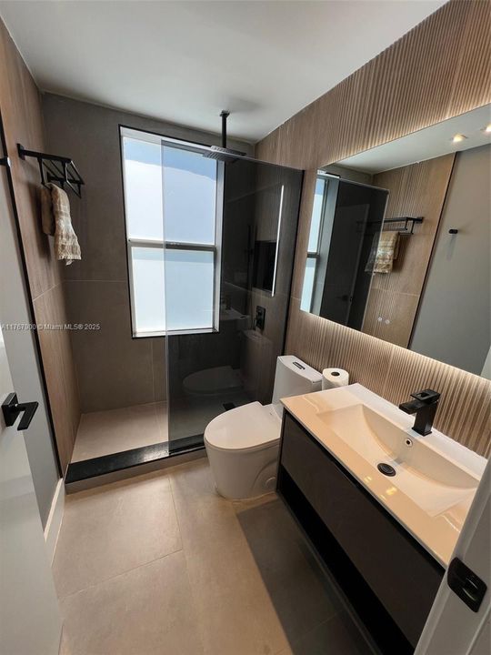 Недавно продано: $318,000 (1 спален, 1 ванн, 634 Квадратных фут)