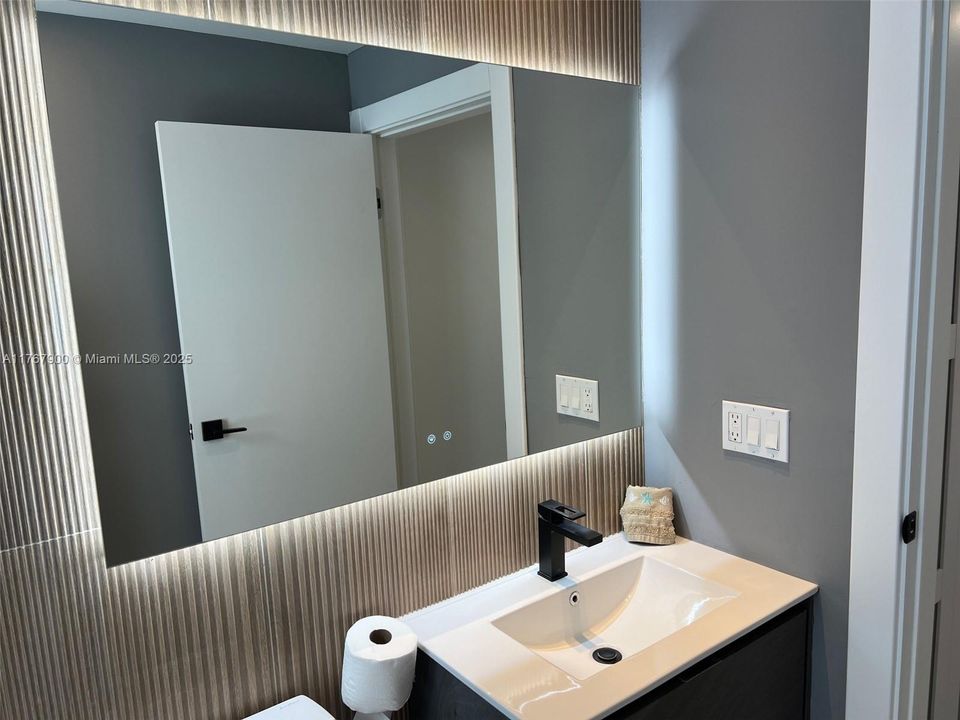 Недавно продано: $318,000 (1 спален, 1 ванн, 634 Квадратных фут)