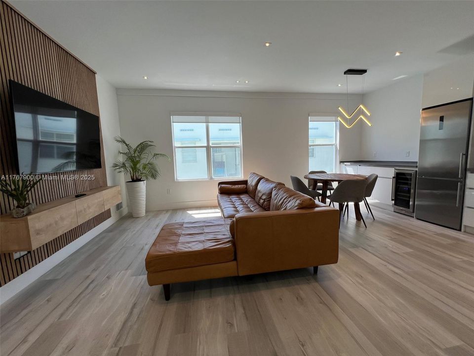 Недавно продано: $318,000 (1 спален, 1 ванн, 634 Квадратных фут)