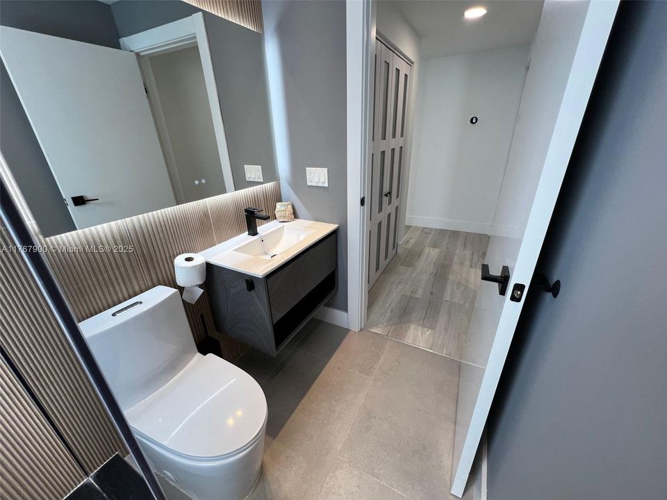 Недавно продано: $318,000 (1 спален, 1 ванн, 634 Квадратных фут)