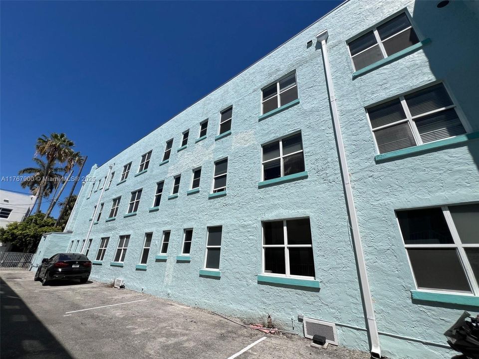 Недавно продано: $318,000 (1 спален, 1 ванн, 634 Квадратных фут)