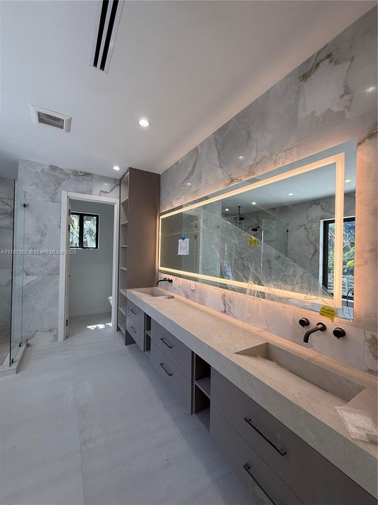 Recently Sold: $3,100,000 (4 beds, 4 baths, 1224 Square Feet)