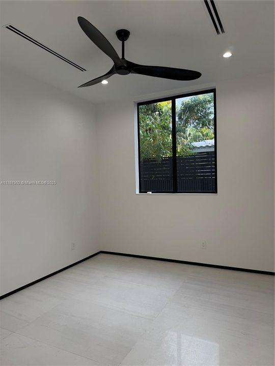 Recently Sold: $3,100,000 (4 beds, 4 baths, 1224 Square Feet)