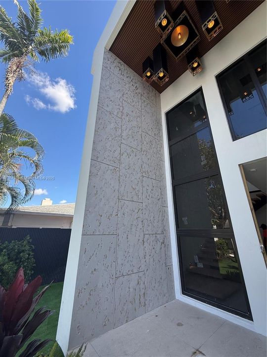 Recently Sold: $3,100,000 (4 beds, 4 baths, 1224 Square Feet)