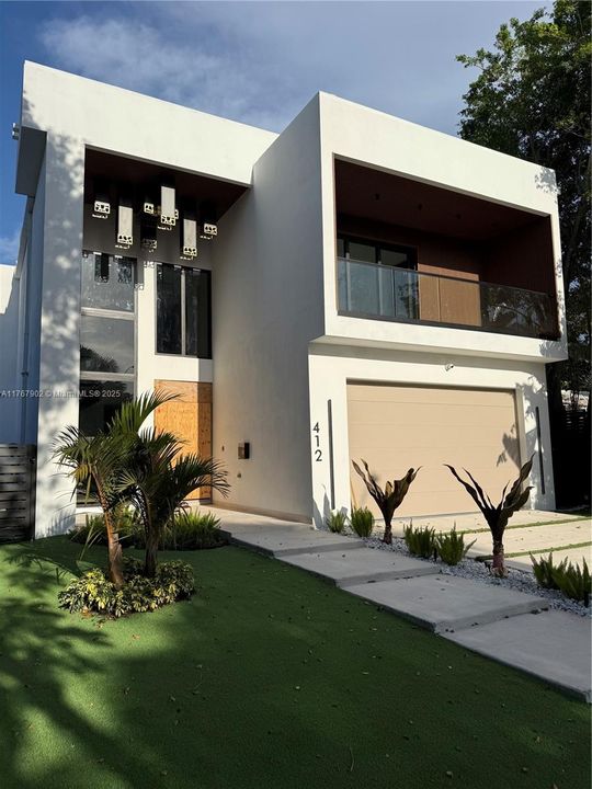 Recently Sold: $3,100,000 (4 beds, 4 baths, 1224 Square Feet)