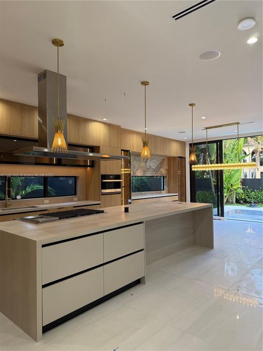 Recently Sold: $3,100,000 (4 beds, 4 baths, 1224 Square Feet)