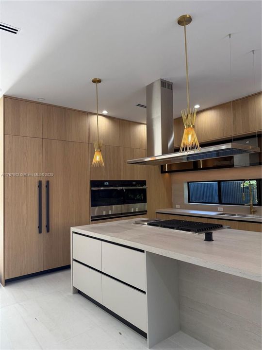 Recently Sold: $3,100,000 (4 beds, 4 baths, 1224 Square Feet)