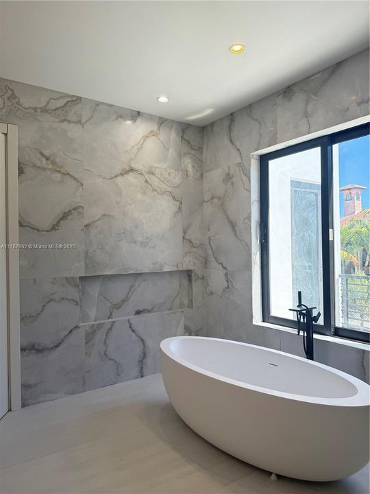 Recently Sold: $3,100,000 (4 beds, 4 baths, 1224 Square Feet)