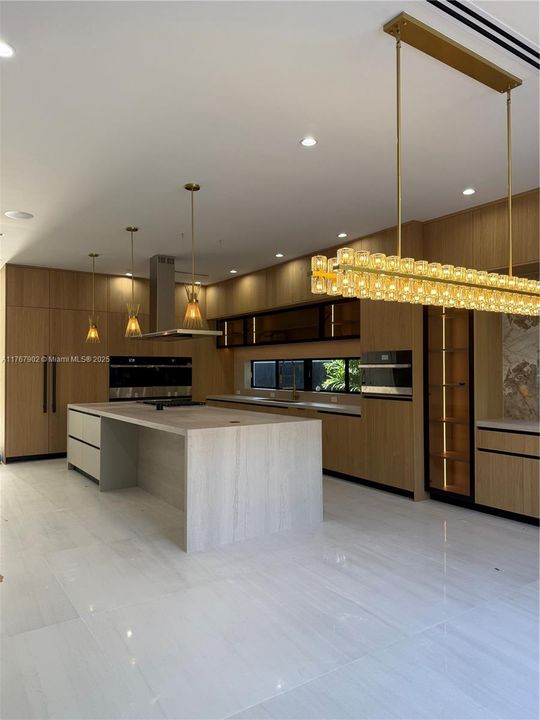 Recently Sold: $3,100,000 (4 beds, 4 baths, 1224 Square Feet)