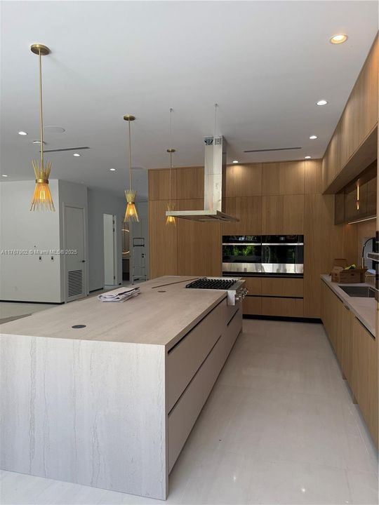 Recently Sold: $3,100,000 (4 beds, 4 baths, 1224 Square Feet)