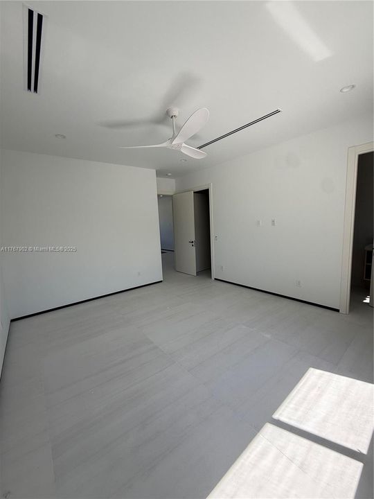 Recently Sold: $3,100,000 (4 beds, 4 baths, 1224 Square Feet)