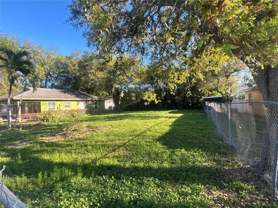 待售: $275,000 (0.15 acres)