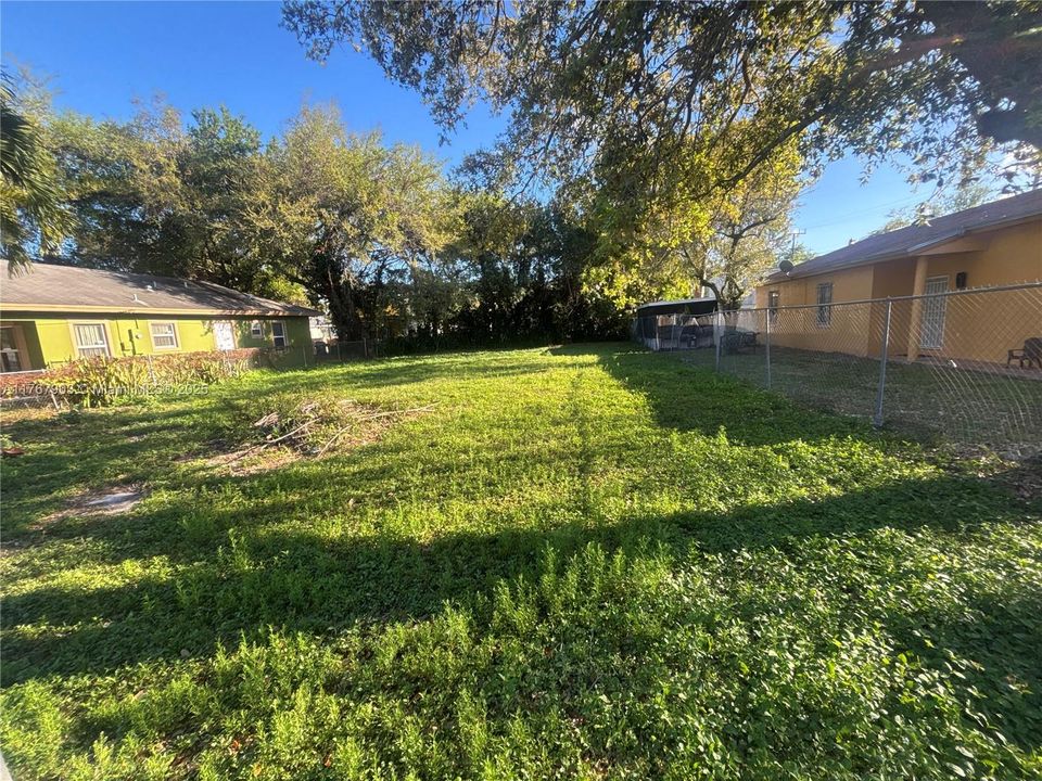 待售: $275,000 (0.15 acres)