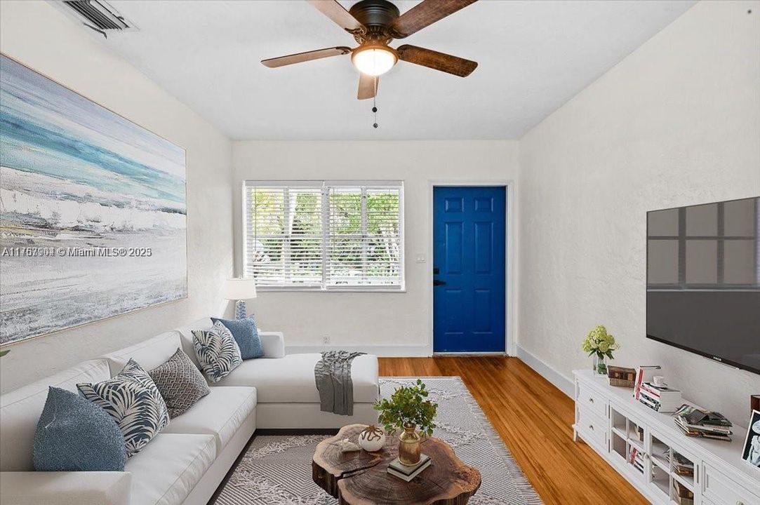 Recently Rented: $2,500 (2 beds, 1 baths, 970 Square Feet)