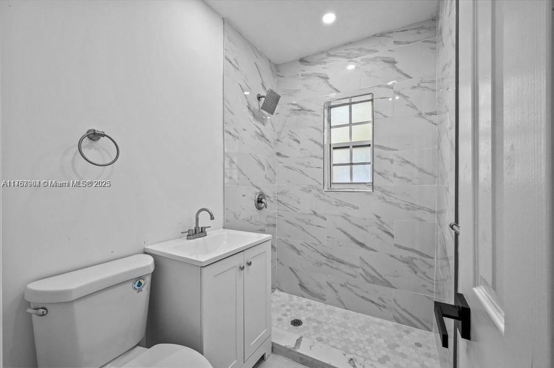 Recently Rented: $2,500 (2 beds, 1 baths, 970 Square Feet)