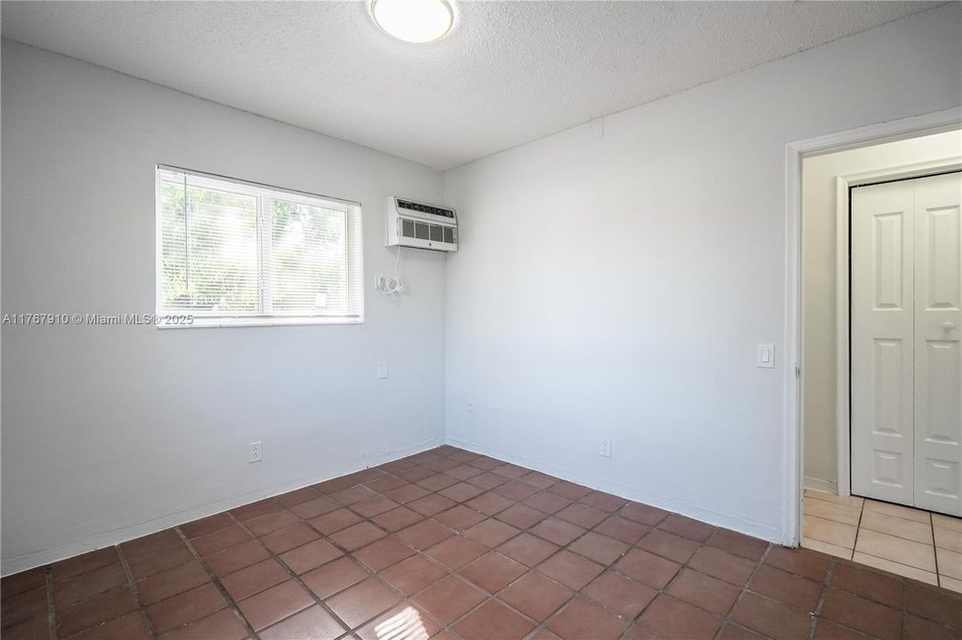 Recently Rented: $1,800 (1 beds, 1 baths, 725 Square Feet)