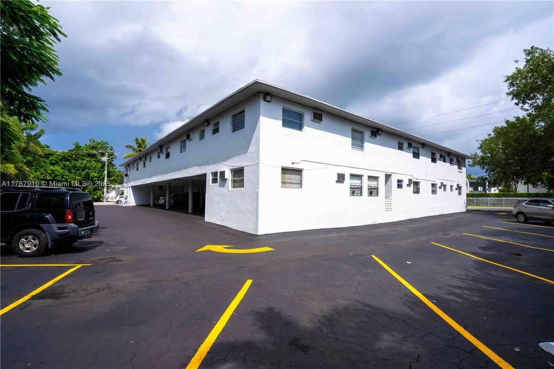 Recently Rented: $1,800 (1 beds, 1 baths, 725 Square Feet)