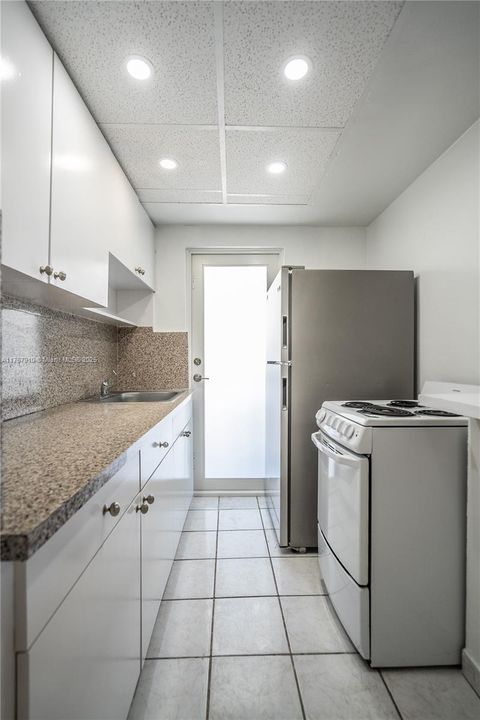 Recently Rented: $1,800 (1 beds, 1 baths, 725 Square Feet)