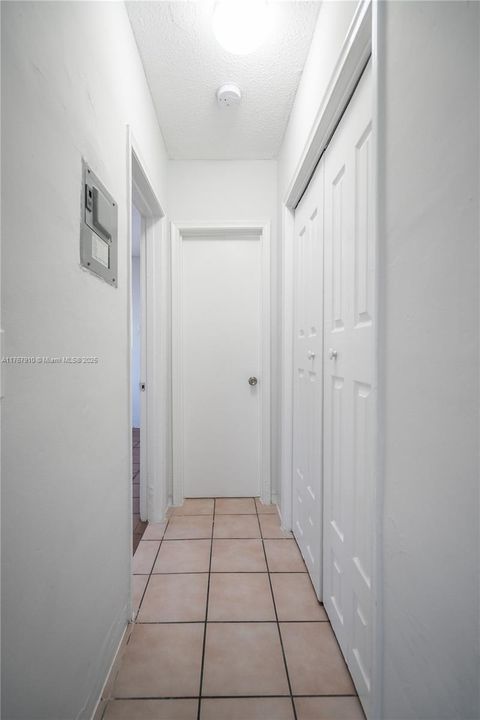 Recently Rented: $1,800 (1 beds, 1 baths, 725 Square Feet)