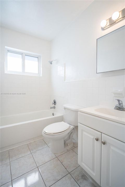 Recently Rented: $1,800 (1 beds, 1 baths, 725 Square Feet)