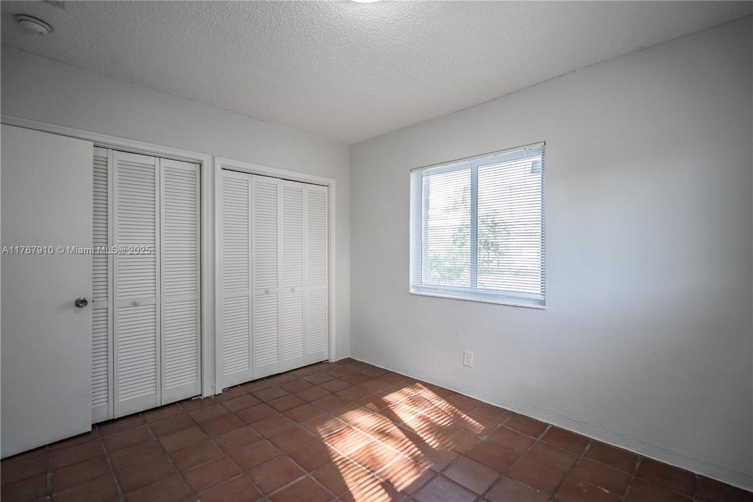 Recently Rented: $1,800 (1 beds, 1 baths, 725 Square Feet)