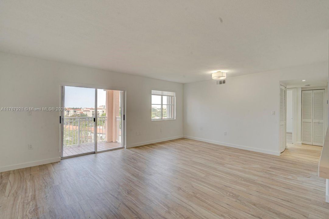 Recently Rented: $3,600 (2 beds, 2 baths, 1030 Square Feet)