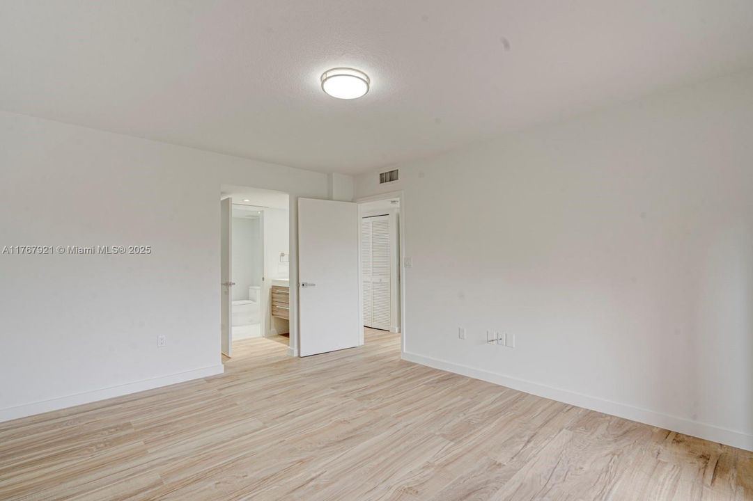 Recently Rented: $3,600 (2 beds, 2 baths, 1030 Square Feet)