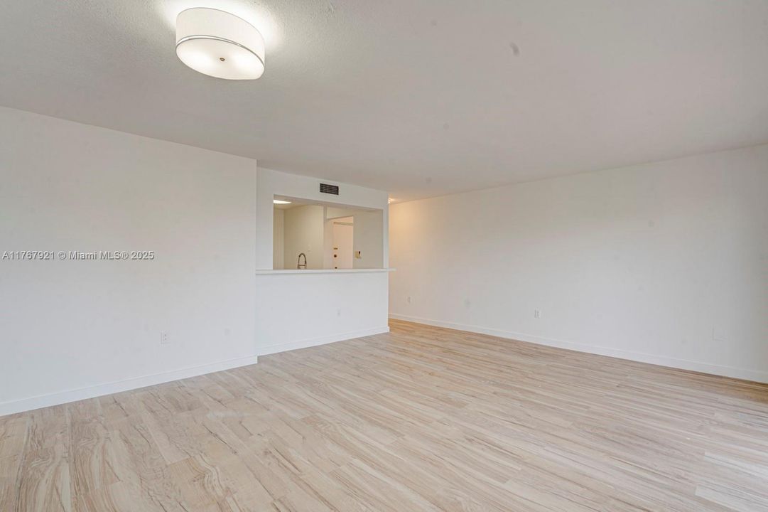 Recently Rented: $3,600 (2 beds, 2 baths, 1030 Square Feet)