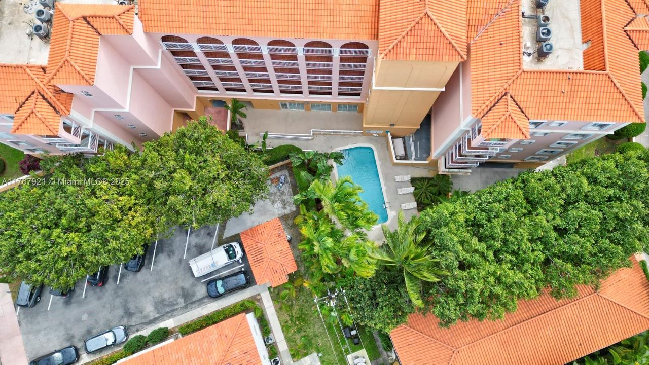 Recently Rented: $3,600 (2 beds, 2 baths, 1030 Square Feet)