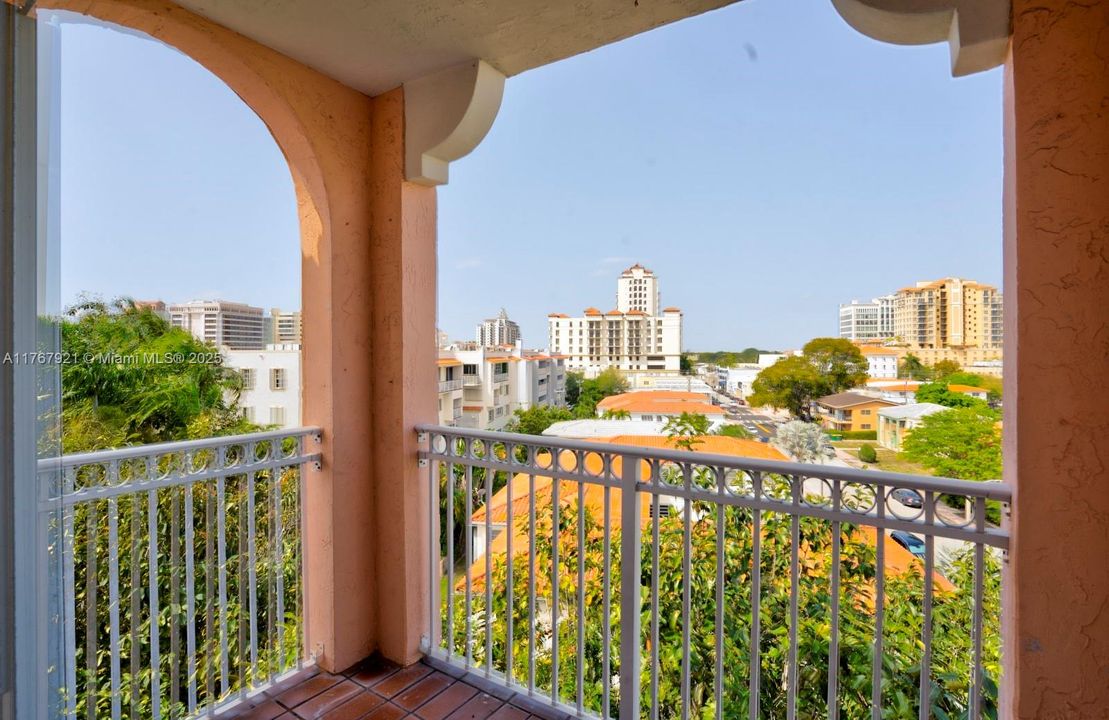 Recently Rented: $3,600 (2 beds, 2 baths, 1030 Square Feet)