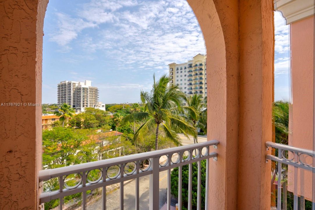 Recently Rented: $3,600 (2 beds, 2 baths, 1030 Square Feet)