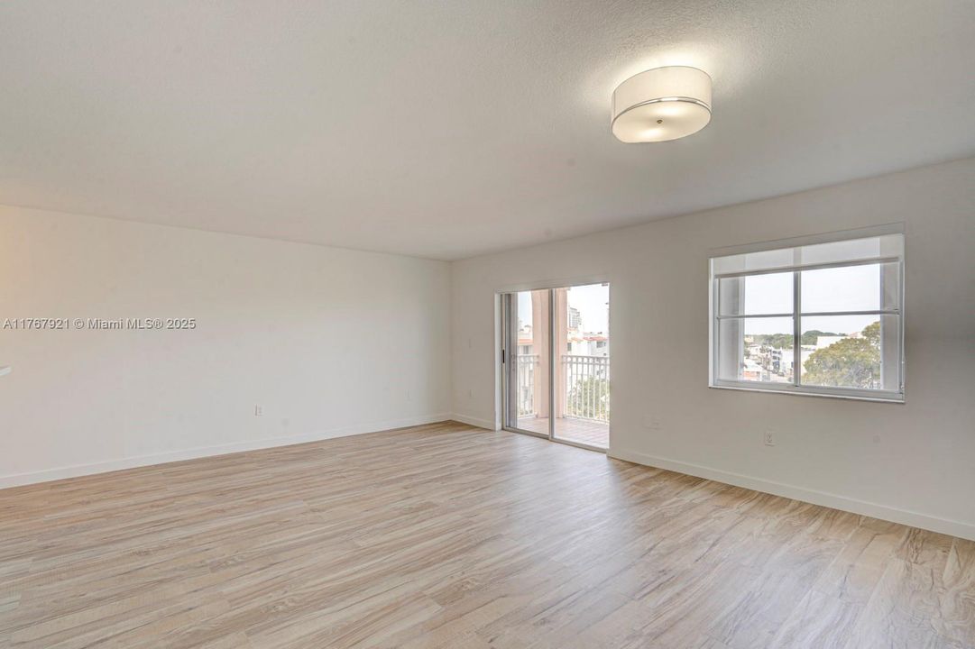 Recently Rented: $3,600 (2 beds, 2 baths, 1030 Square Feet)