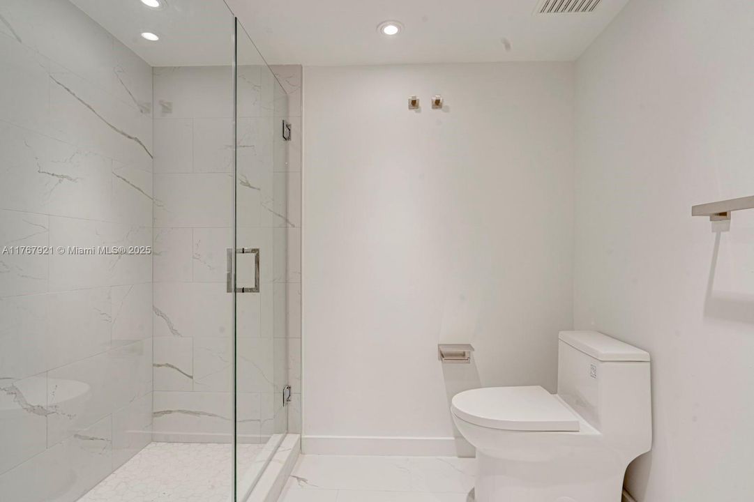 Recently Rented: $3,600 (2 beds, 2 baths, 1030 Square Feet)