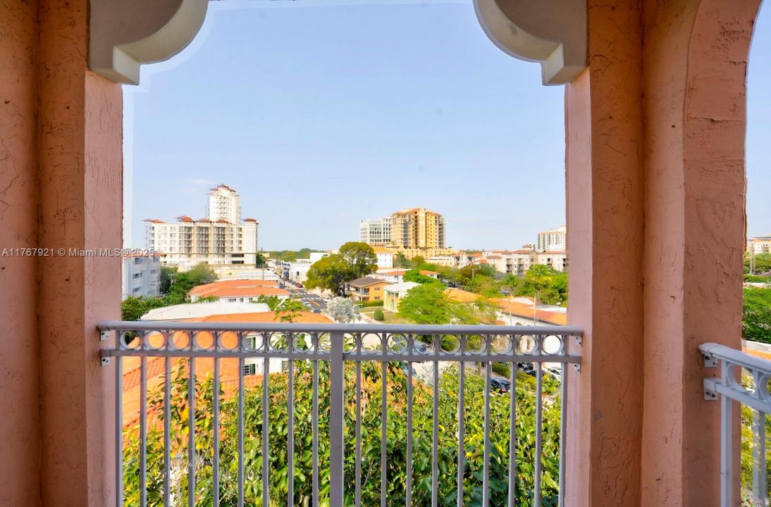 Recently Rented: $3,600 (2 beds, 2 baths, 1030 Square Feet)