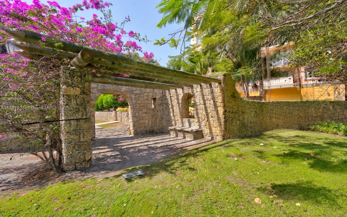 Recently Rented: $3,600 (2 beds, 2 baths, 1030 Square Feet)