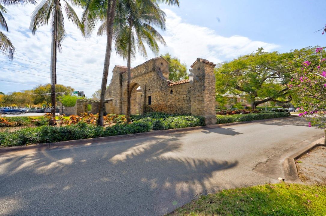 Recently Rented: $3,600 (2 beds, 2 baths, 1030 Square Feet)